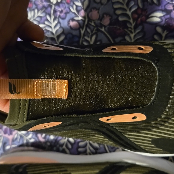 Fabletics black and peachy pink tennis shoes - Picture 8 of 8